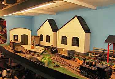 small indoor g scale layouts