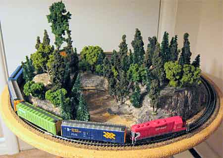 M-J's O scale table